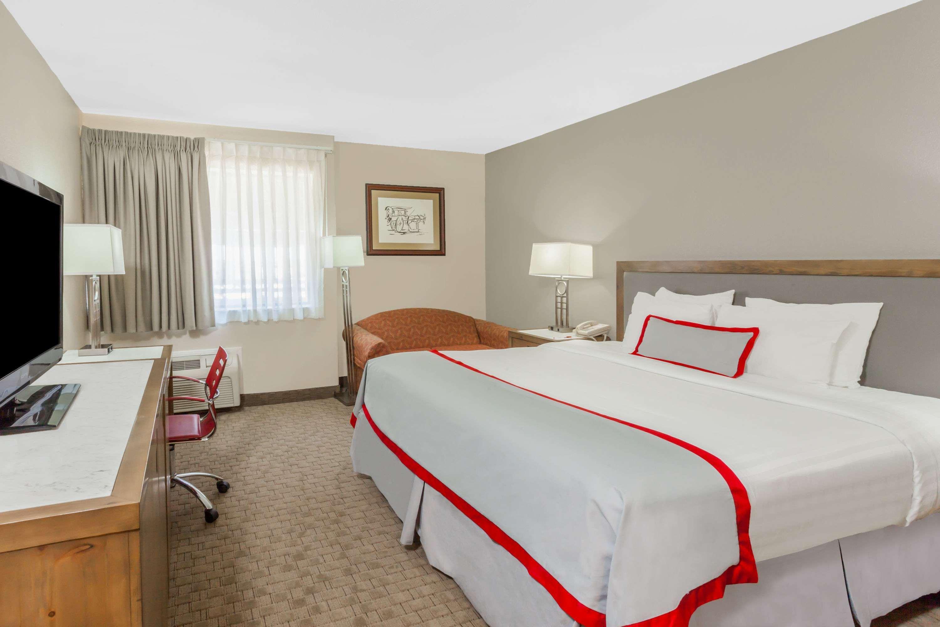 Hotel Ramada Plaza by Wyndham Garden Grove/Anaheim South Exterior foto